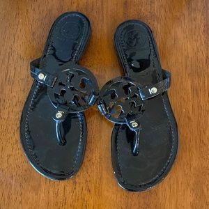 Tory Burch patent leather flat sandals size 8.5